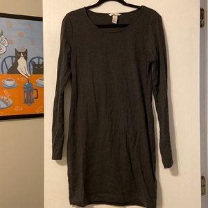 H&M long-sleeved gray dress.